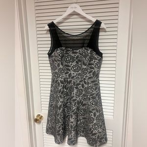 Betsey Johnson Dress Sleeveless Party Holiday Dress- Up like new size 10